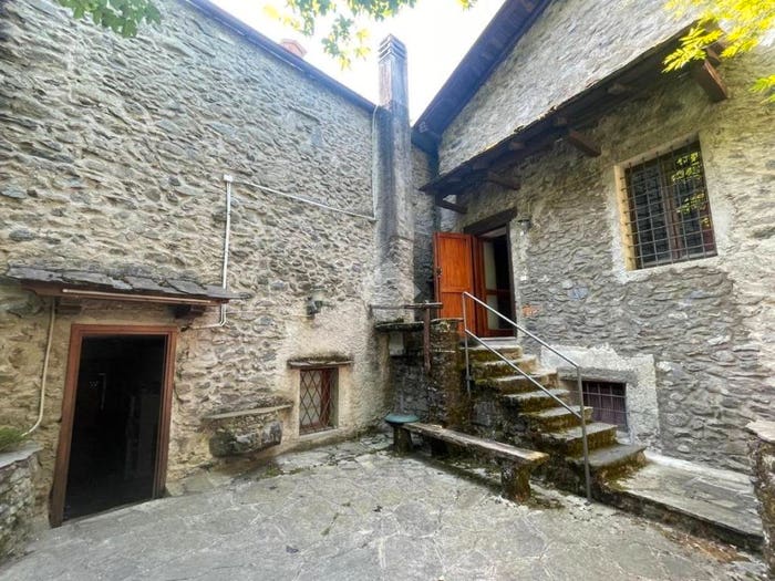 Casa trilocale in vendita in Vicolo delle Ginestre, Centro, Cercino