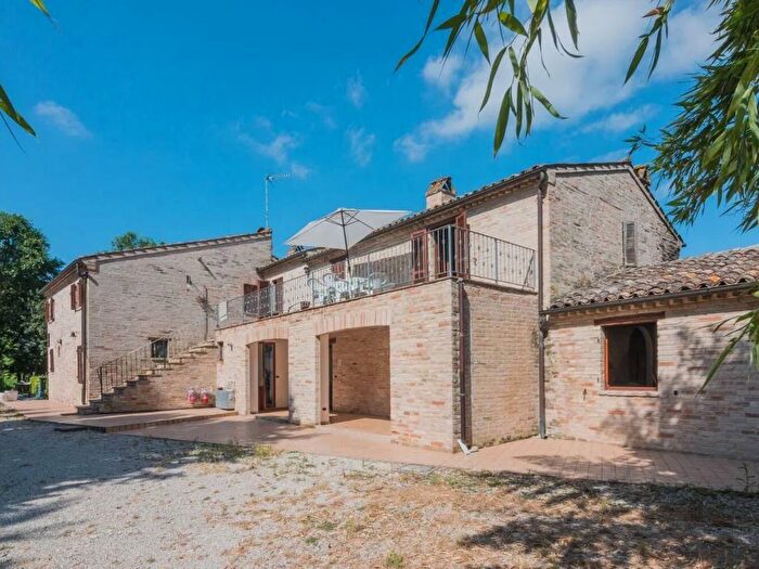 Casa con 6 locali in vendita in Fermo