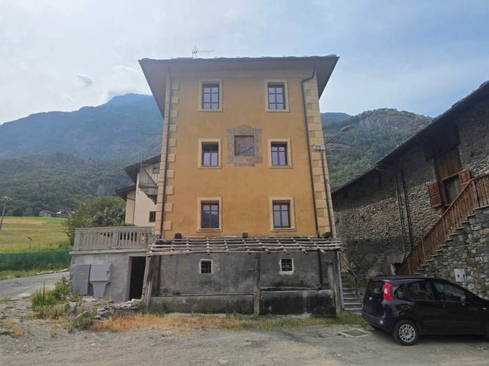 Appartamento trilocale in vendita in Località Tharencan, Pollein