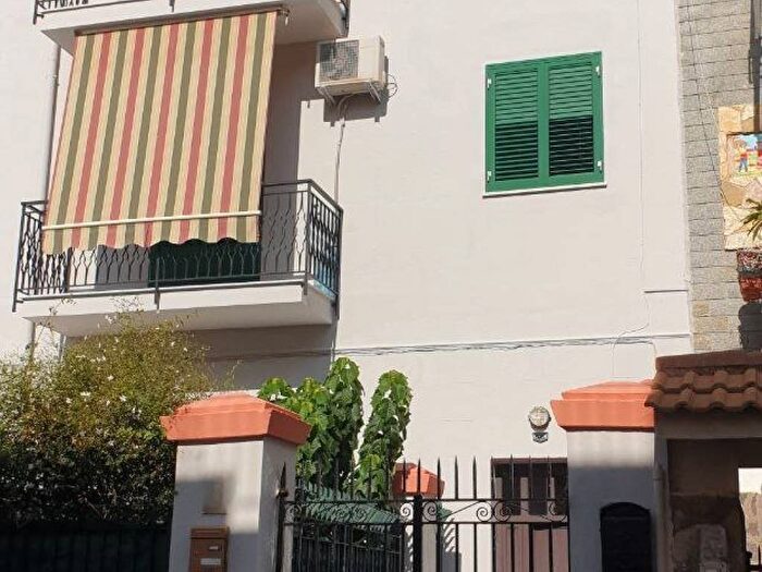 Appartamento trilocale in vendita in Via Dammuso, Sferracavallo Barcarello, Palermo