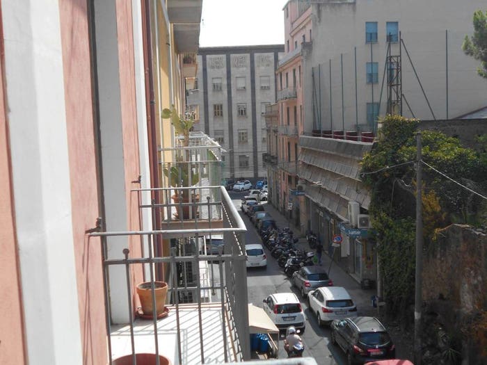 Appartamento con 6 locali in vendita in Via Francesco Riso, XX Settembre Tribunale, Catania