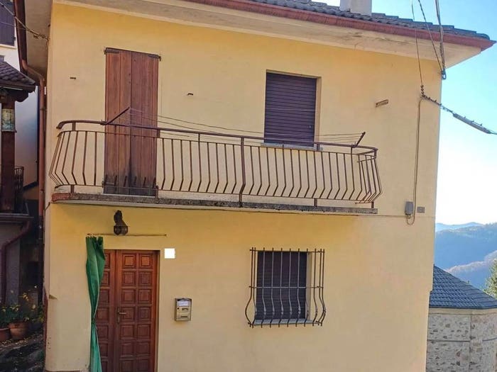 Casa con 5 locali in vendita in Zerba