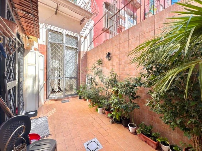 Appartamento quadrilocale in vendita in Via Santa Teresa degli Scalzi, Stella Materdei, Napoli