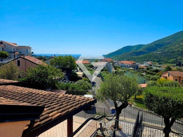 Casa quadrilocale in vendita in Via Maccagne, Toirano