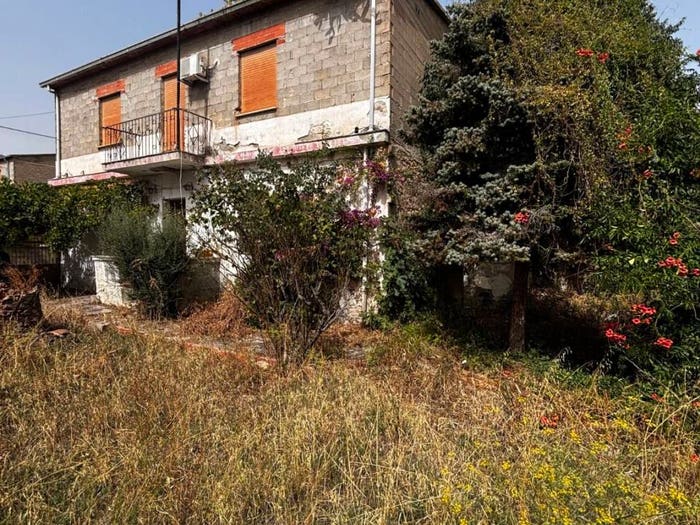 Casa con 6 locali in vendita in Via Milano, Silanus