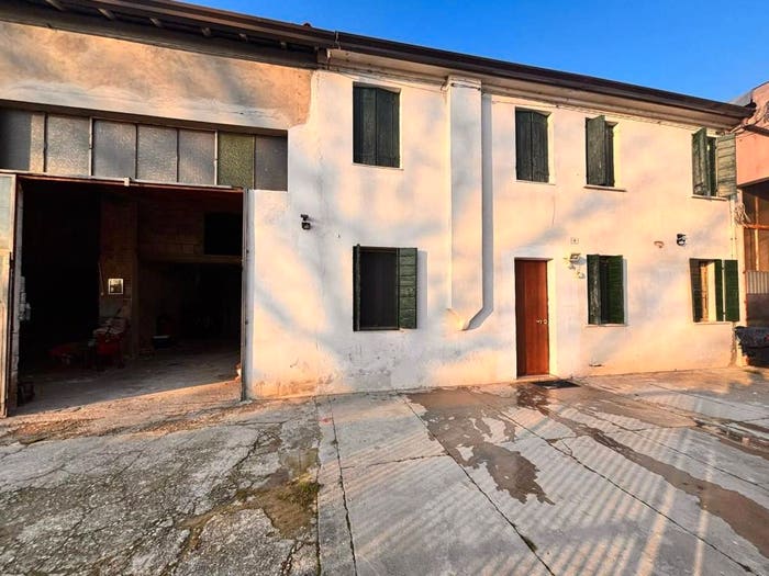 Casa con 6 locali in vendita in Corso della Vittoria, Centro, Legnago