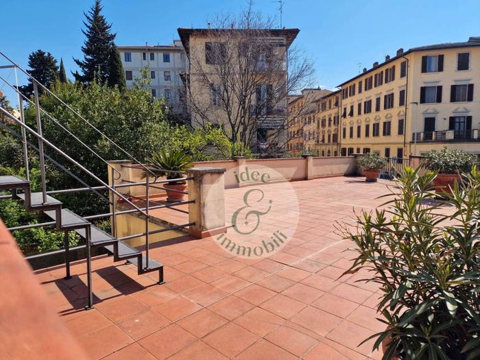Casa con 6 locali in vendita in Piazza Pietro Leopoldo, Leopoldo Vittorio Emanuele Statuto, Firenze
