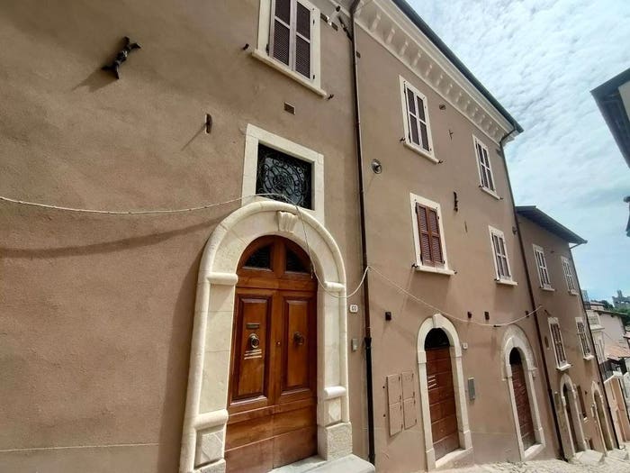 Casa con 6 locali in vendita in Villa Comunale, L'Aquila