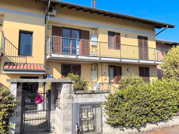 Appartamento trilocale in vendita in Via Carlo Treves, Castano Primo