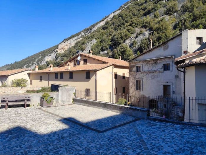Appartamento quadrilocale in vendita in Loc pale, Ponte Santa Lucia Colfiorito Annifo, Foligno