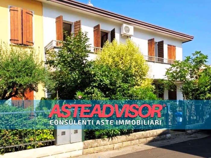 Casa con 6 locali in vendita in Via Catullo A, Centro, Montegrotto Terme