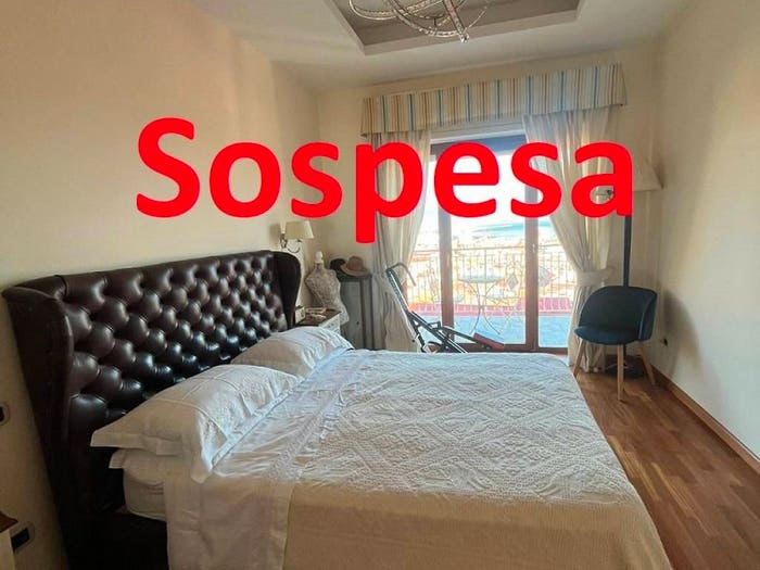 Appartamento quadrilocale in vendita in Corso Vittorio Emanuele, Monte Santo, Napoli