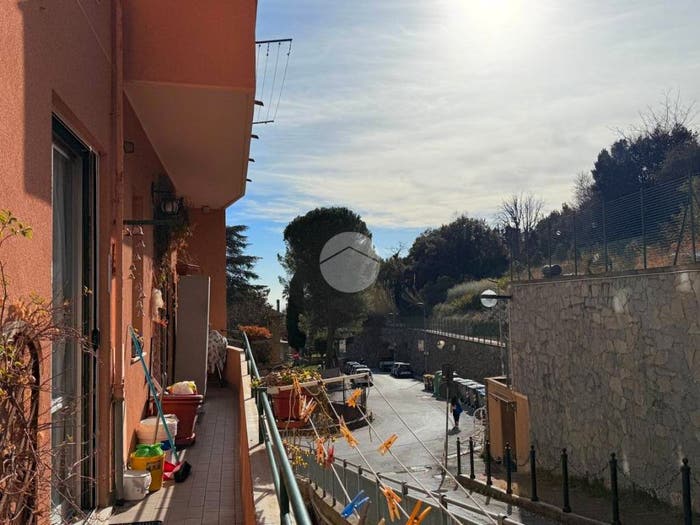 Appartamento trilocale in vendita in Via Ausonia, Castelletto, Genova