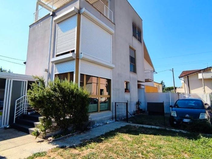 Casa con 6 locali in vendita in Romagnano, Massa