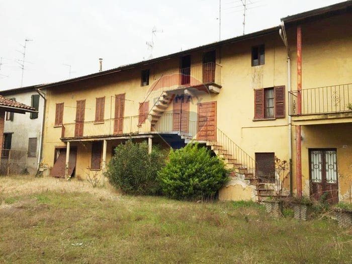 Casa con 6 locali in vendita in VIA SANT'ANTONIO, Centro, Castano Primo