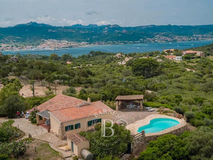 Casa quadrilocale in vendita in Baja Sardinia, Arzachena