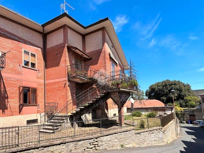 Appartamento quadrilocale in vendita in Via Luigi Orzi, Grotte di Castro