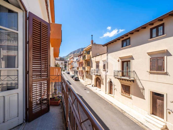 Appartamento con 6 locali in vendita in Via Roma, Centro, Cinisi