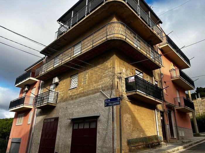 Appartamento con 5 locali in vendita in Corso Re Galantuomo, Montemaggiore Belsito