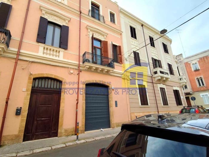 Appartamento trilocale in vendita in Via Saponea, Centro Storico, Brindisi