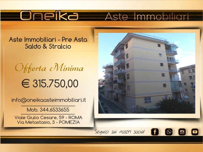 Appartamento con 6 locali in vendita in Via Girolamo Santacroce, Vomero, Napoli