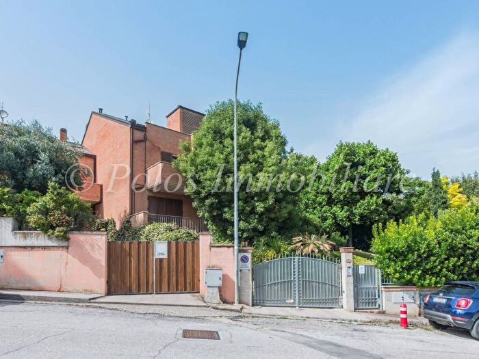 Casa con 6 locali in vendita in Via Beniamino Gigli, Centro, Fermo
