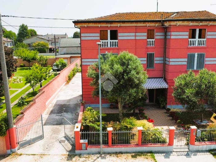 Casa con 5 locali in vendita in Bagnolo San Vito