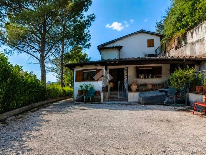 Casa quadrilocale in vendita in Localita colle amerino, Montefranco