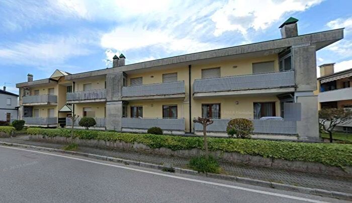 Appartamento trilocale in vendita in Via S Giovanni, Centro, Manzano
