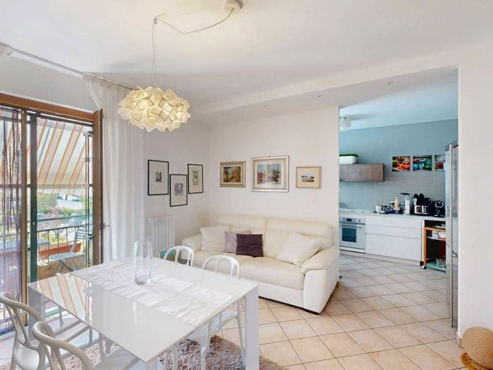 Appartamento con 5 locali in vendita in via Camerano, Osimo