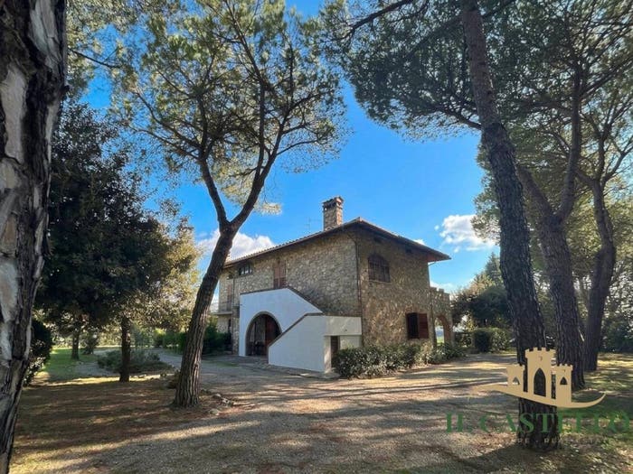 Casa con 6 locali in vendita in Via dei Partigiani, Villastrada, Castiglione del Lago
