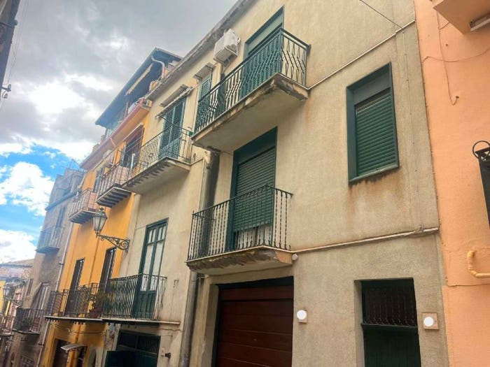 Casa con 6 locali in vendita in via Cammarata, Corleone