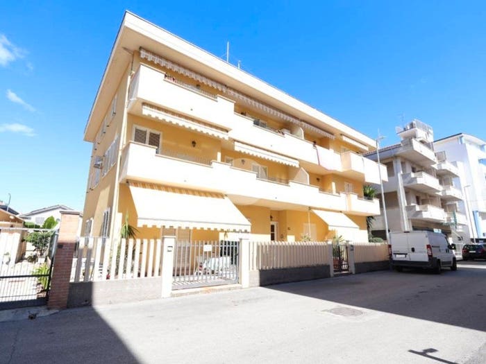 Appartamento trilocale in vendita in Via delle Regioni, Lungomare Marconi, Alba Adriatica