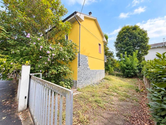 Casa con 6 locali in vendita in Via Silvio Pellico, Canelli