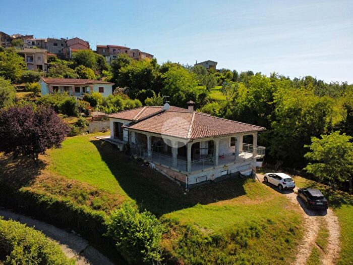 Casa quadrilocale in vendita in Via della Mola, Collevecchio