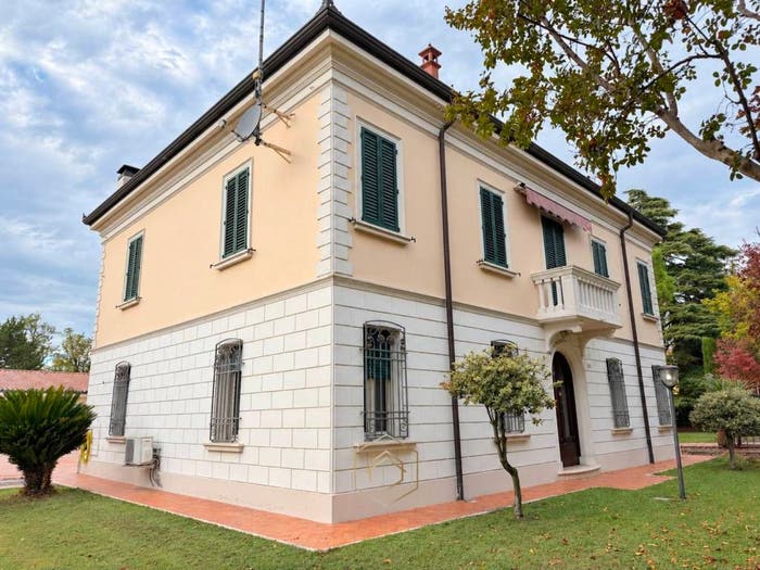 Casa con 6 locali in vendita in Via Ravenna, Aeroporto, Ferrara