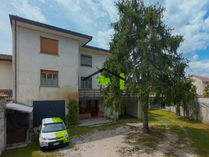 Appartamento con 6 locali in vendita in Via Umberto I, Centro, Arba