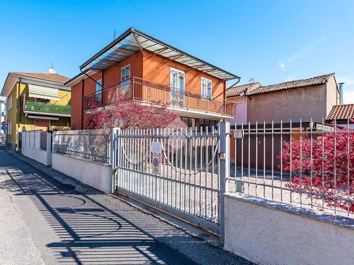 Casa con 6 locali in vendita in Vicolo Abruzzi, Centro, Lainate
