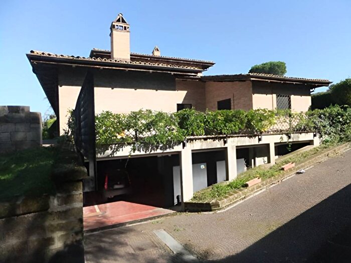Casa con 5 locali in vendita in Largo Olgiata Isola A, Olgiata, Roma