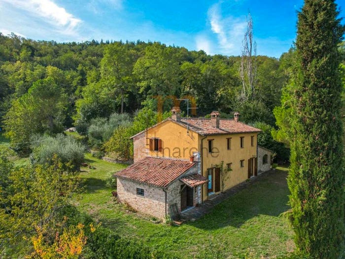 Casa con 6 locali in vendita in Via Casarotonda, Montefelcino