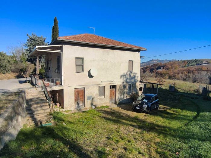 Casa con 6 locali in vendita in Contrada Tesino, Offida