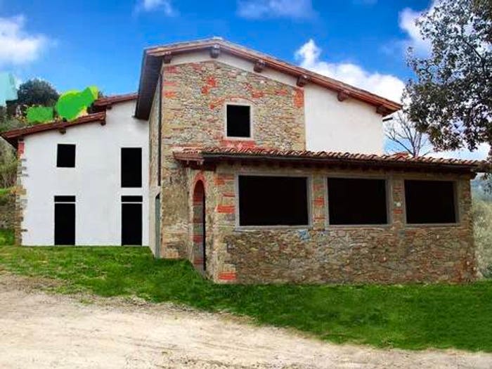 Casa con 6 locali in vendita in Loro Ciuffenna