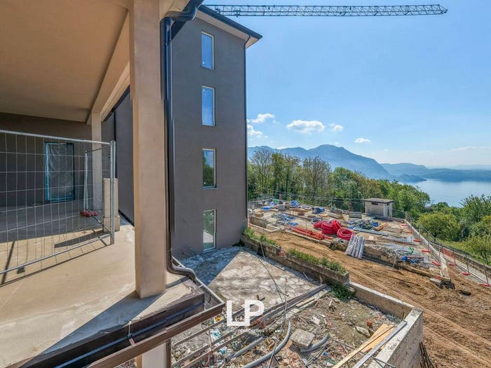 Appartamento con 6 locali in vendita in VIA MONSIGNORE SCAVINI, Arizzano