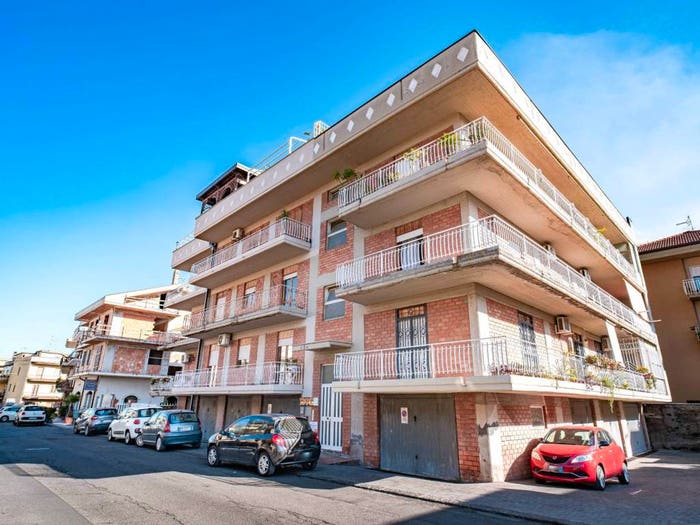 Appartamento trilocale in vendita in Via Guglielmo Oberdan, Fiumefreddo di Sicilia