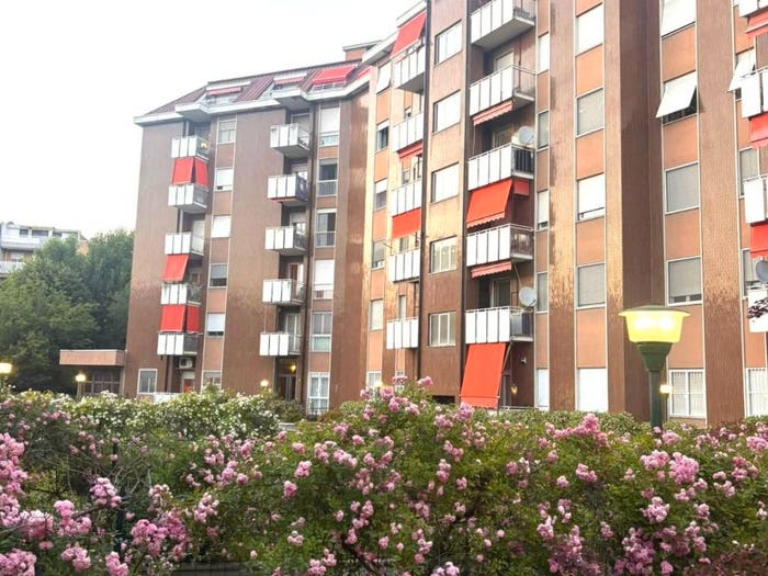 Appartamento quadrilocale in vendita in Via Silvio Pellico, Centro, Cesano Boscone