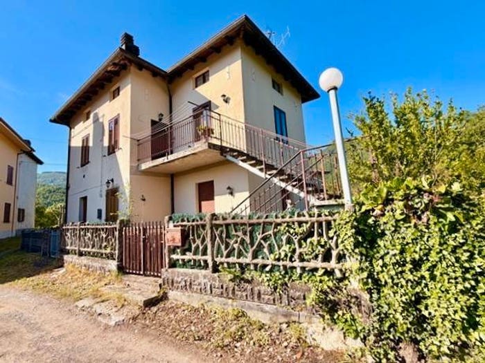 Casa con 5 locali in vendita in Strada Provinciale del Passo delle Radici, Lizzano in Belvedere