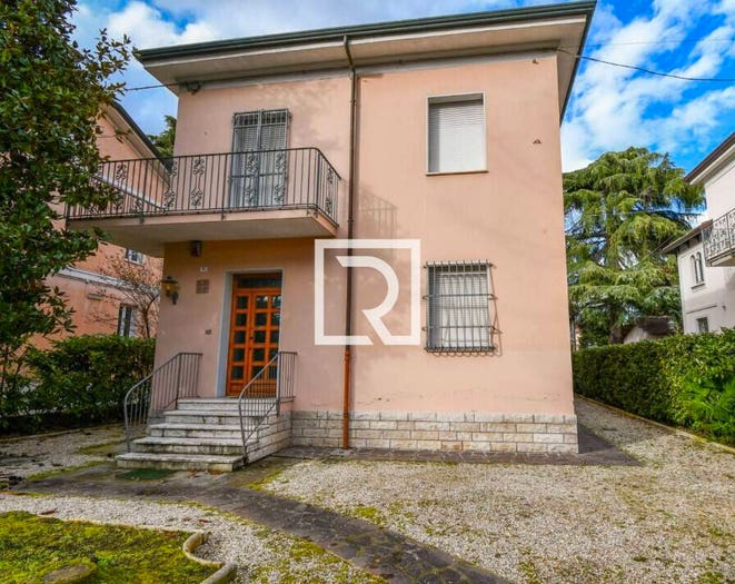 Casa quadrilocale in vendita in viale giosuè carducci, Centro Urbano, Cesena