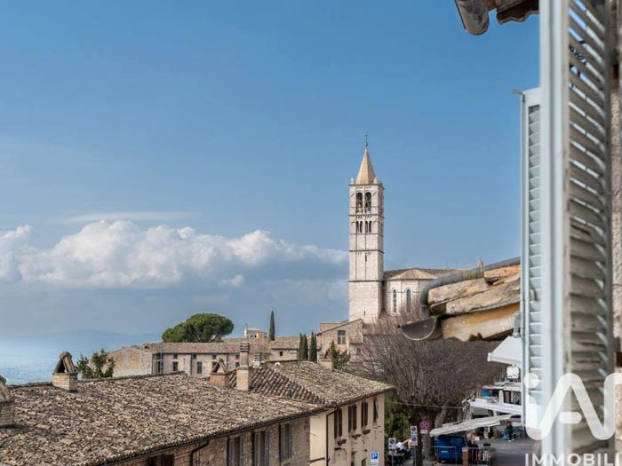 Appartamento quadrilocale in vendita in Via Borgo Aretino, Centro Storico, Assisi