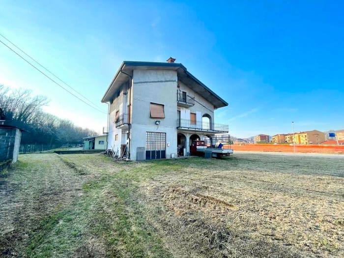Casa con 6 locali in vendita in Via Mombirone, Centro, Canale