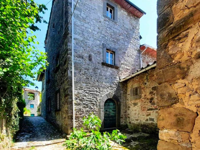 Casa con 6 locali in vendita in Località Celle, Pescaglia